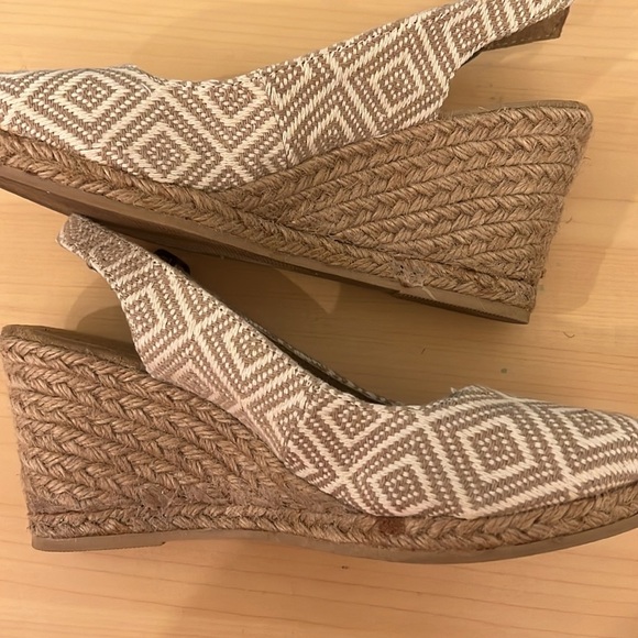 G.H. Bass & Co. "Edie" Slingback Closed Toe Espadrille Wedge Cream and Tan - Picture 8 of 11